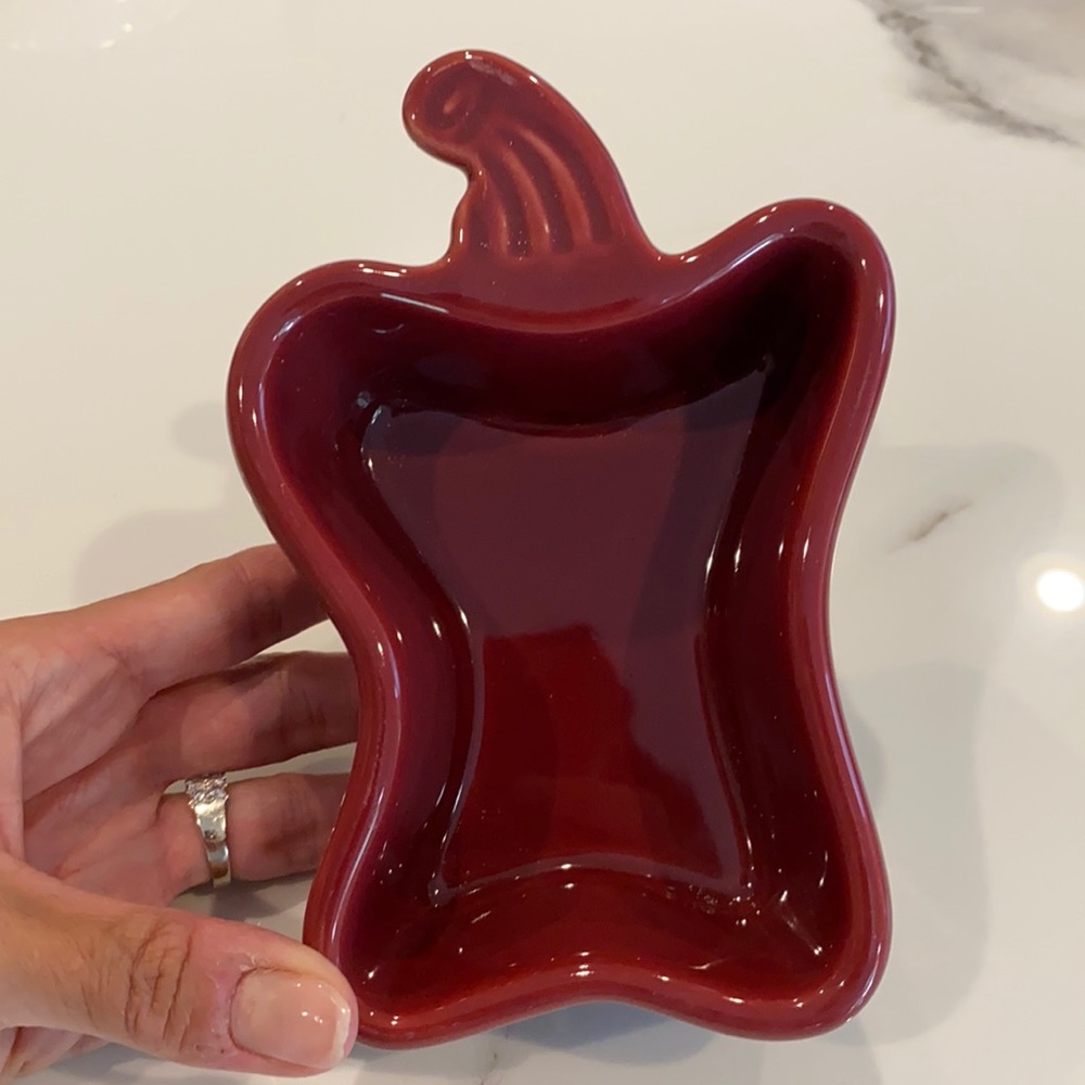 Chantal Bakeware Ceramic Bell Pepper Dark Red